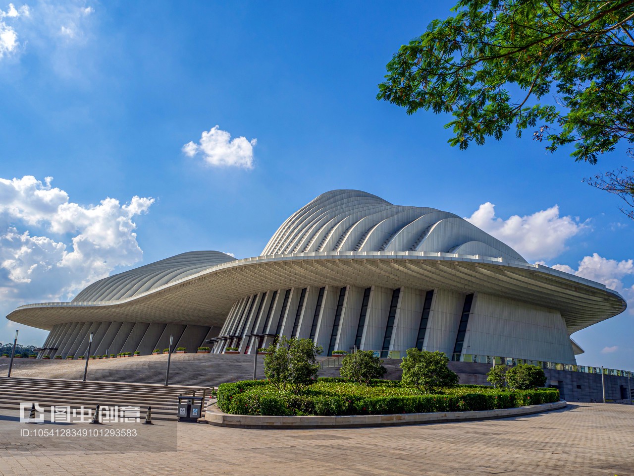 廣西文化藝術(shù)中心,流線(xiàn)型建筑。現(xiàn)代建筑